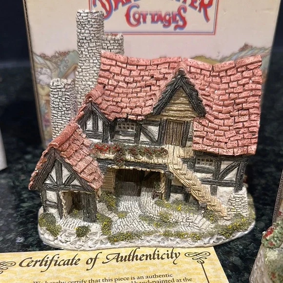 Lot 4 David Winter Cottages Collection signed arch Bothy apothecary’s shop spin - Picture 5 of 11